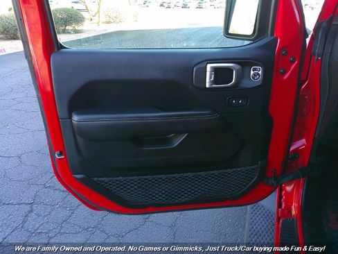 Used 2019 Jeep Wrangler Unlimited Sahara image 14