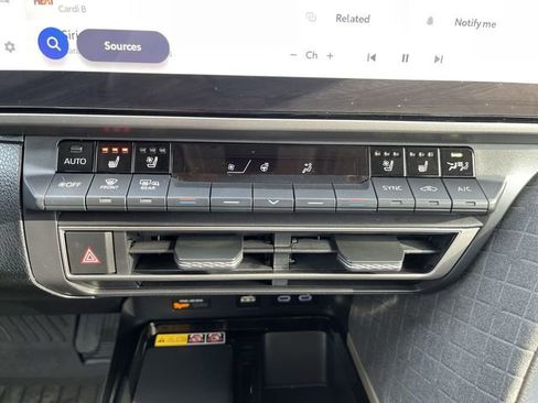 Used 2025 Toyota Camry XLE w/ Premium Package image 11