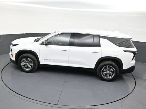 Used 2025 Chevrolet Traverse LT FWD image 10