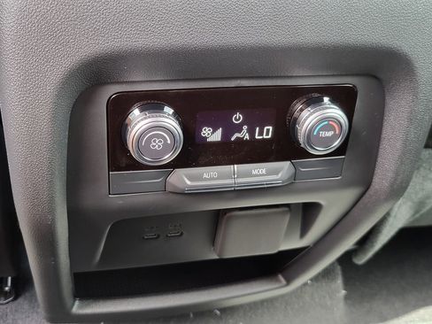 New 2026 GMC Acadia Elevation image 33