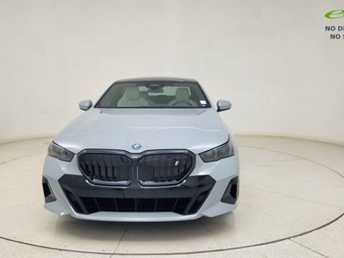 Used 2026 BMW i5 eDrive40 w/ M Sport Package RWD image 3