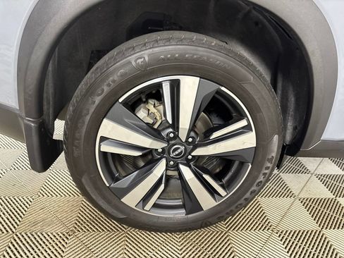 Used 2023 Nissan Rogue SL FWD image 35