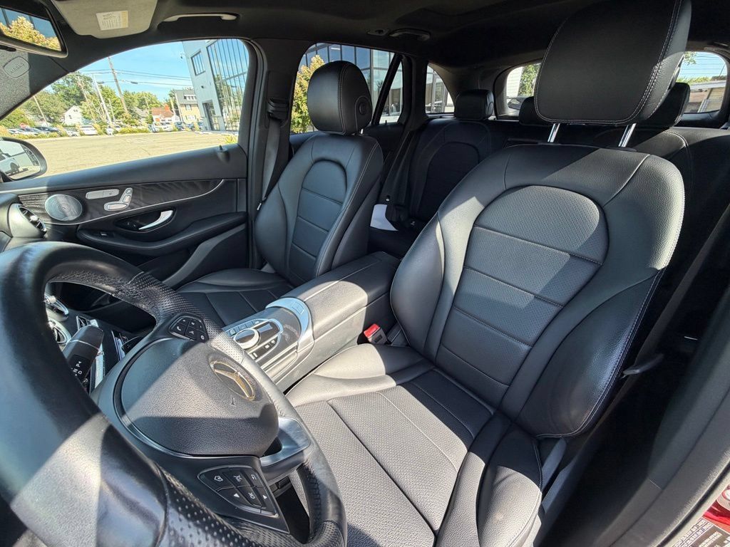 Used 2018 Mercedes-Benz GLC 300 4MATIC image 8