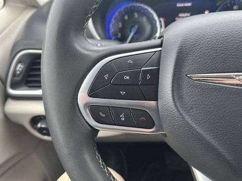 Used 2024 Chrysler Pacifica Touring-L image 15