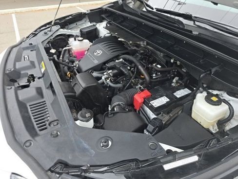 Certified 2024 Toyota Highlander XLE image 11