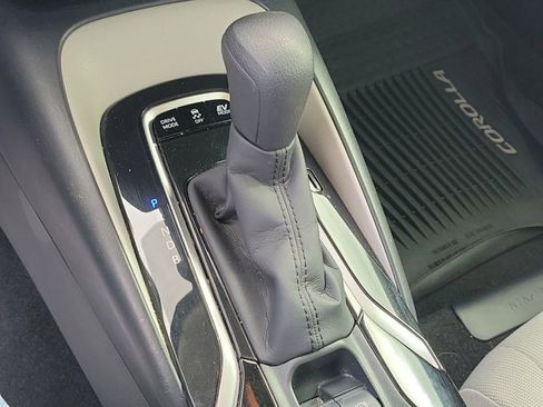 Used 2020 Toyota Corolla LE image 25