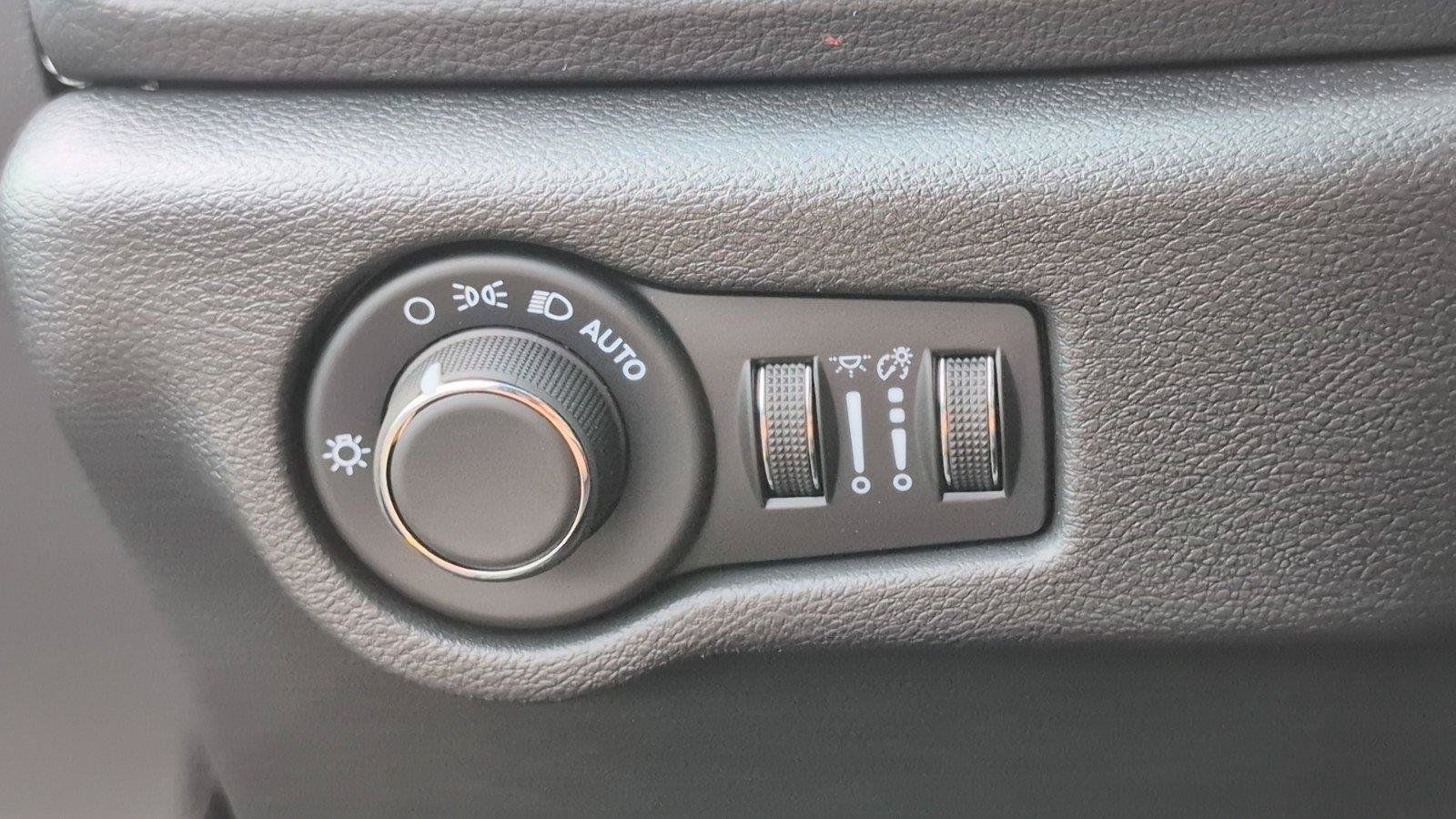 New 2027 Chrysler Pacifica Select FWD image 32