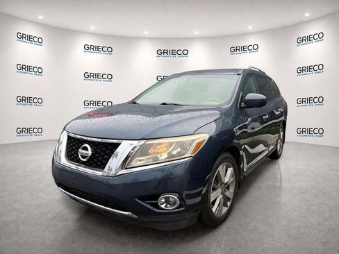 Used 2014 Nissan Pathfinder Platinum w/ Platinum Premium Package FWD image 2