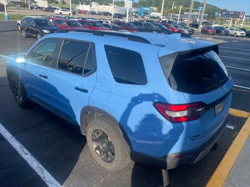 Used 2025 Honda Pilot TrailSport image 10