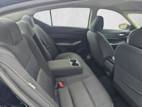 Used 2024 Nissan Altima 2.5 SV FWD image 23