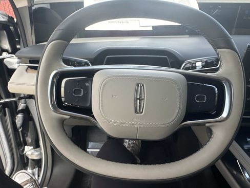 Used 2025 Lincoln Nautilus Reserve image 26