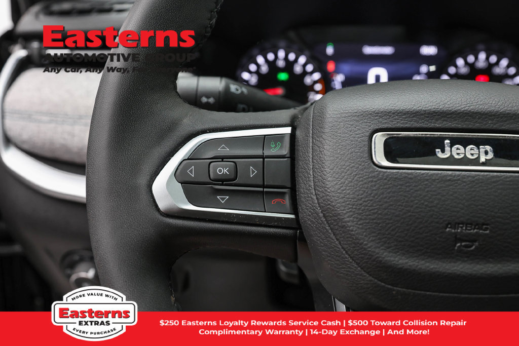 Used 2025 Jeep Compass Latitude w/ Sun & Sound Group AWD/4WD image 16