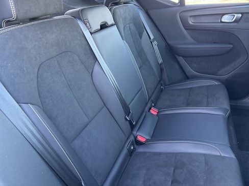 Used 2022 Volvo XC40 T5 R-Design w/ Climate Package image 40
