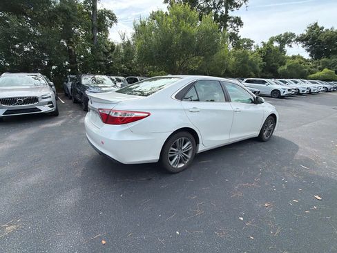 Used 2015 Toyota Camry SE w/ Moonroof Package FWD image 15