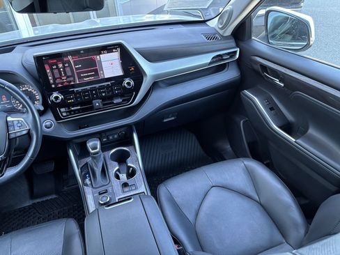 Used 2021 Toyota Highlander Platinum AWD/4WD image 20