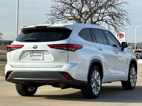 Used 2022 Toyota Highlander Limited FWD image 8