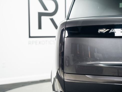 Used 2025 Land Rover Range Rover SE AWD/4WD image 15