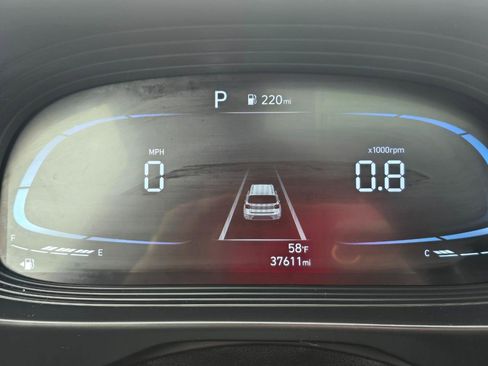 Used 2024 Hyundai Venue SEL image 8