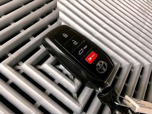 Used 2025 Toyota Crown Signia XLE image 10