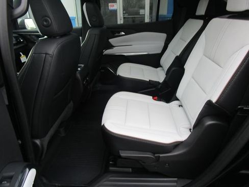 New 2026 Chevrolet Traverse High Country w/ LPO, Floor Liner Package image 22