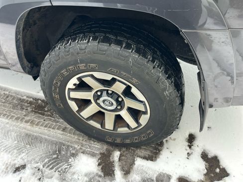 Used 2017 Toyota 4Runner TRD Off-Road Premium AWD/4WD image 4