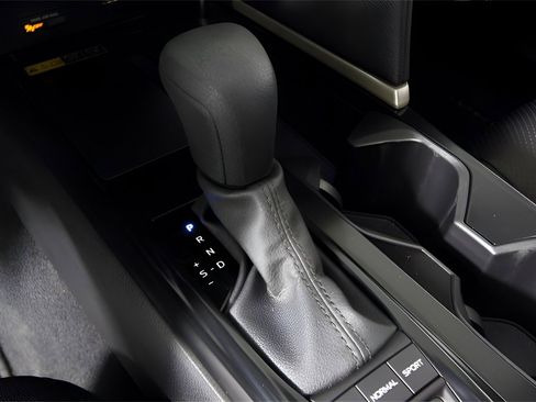 Used 2025 Toyota Camry LE image 33