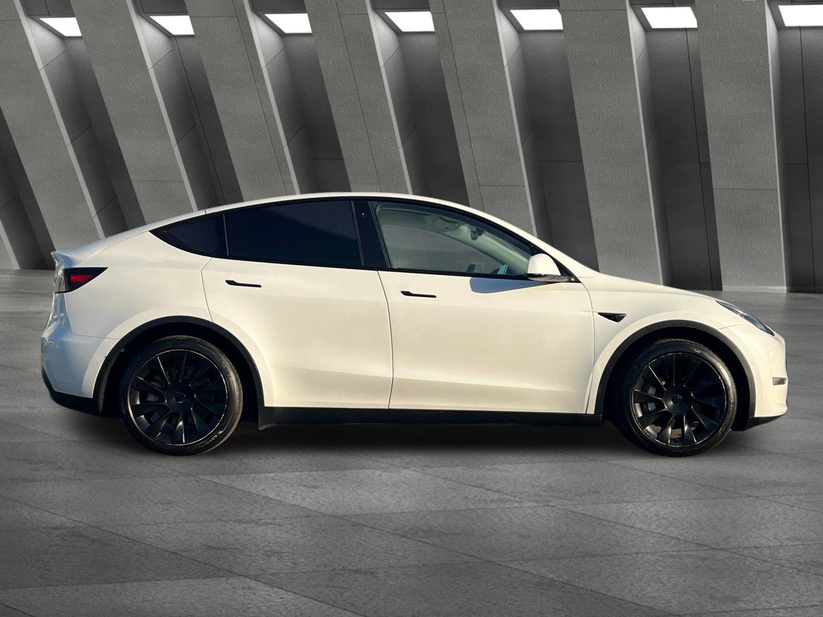 Used 2021 Tesla Model Y Long Range AWD/4WD image 3