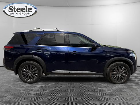Used 2022 Nissan Pathfinder SL w/ SL Premium Package FWD image 6
