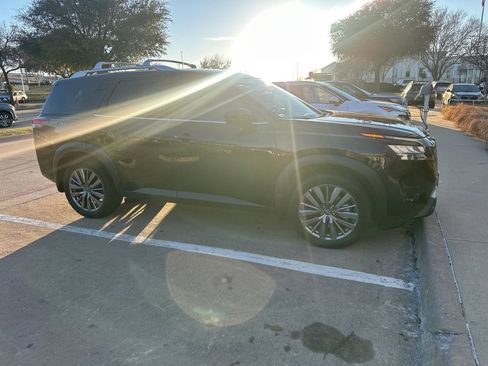 Certified 2025 Nissan Pathfinder SL w/ SL Premium Package image 3