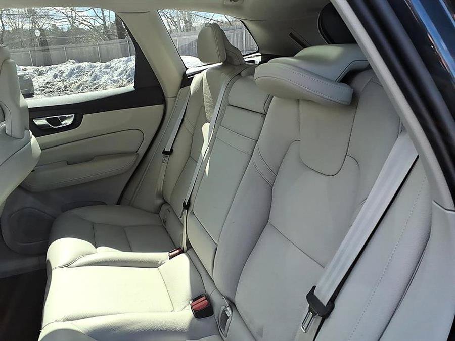 Used 2018 Volvo XC60 T6 Momentum w/ Convenience Package AWD/4WD image 30