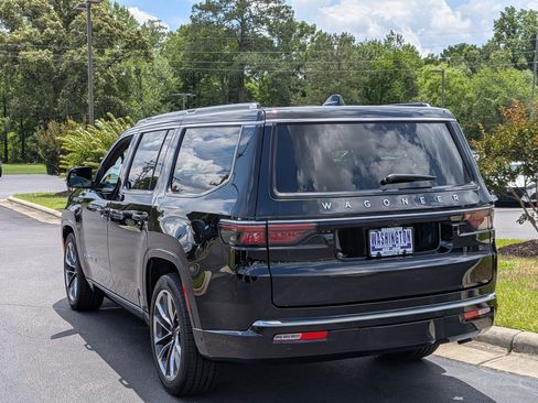 Used 2025 Jeep Wagoneer Series III w/ Premium Group I AWD/4WD image 7