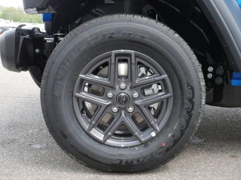 New 2026 Jeep Gladiator Sport AWD/4WD image 11