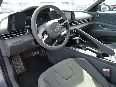 Used 2025 Hyundai Elantra Sport image 21