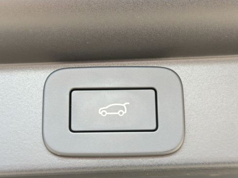 Used 2024 Land Rover Range Rover Autobiography image 13