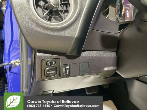 Used 2017 Toyota Corolla SE image 11