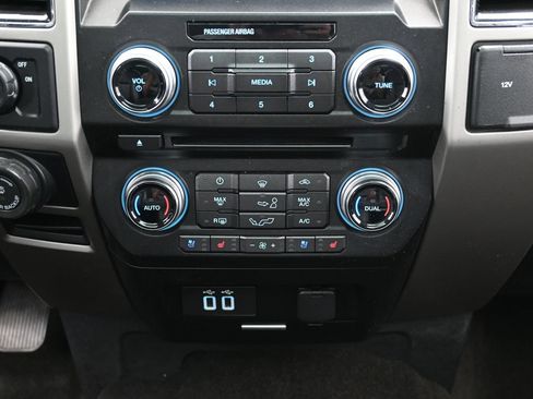 Used 2018 Ford F150 Lariat RWD image 37