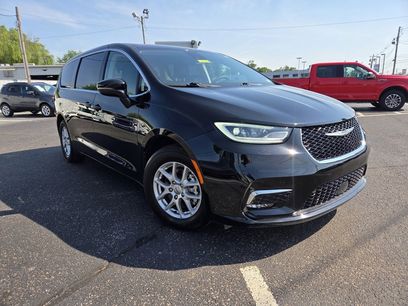 Used 2024 Chrysler Pacifica Touring-L