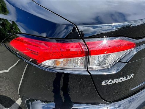 Certified 2024 Toyota Corolla LE image 28