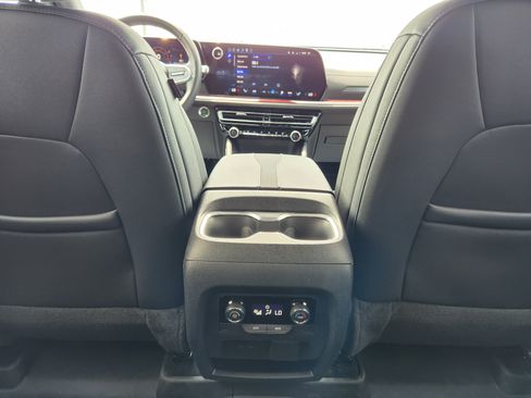 Used 2026 Chevrolet Traverse Z71 w/ Driver Confidence Package AWD/4WD image 14