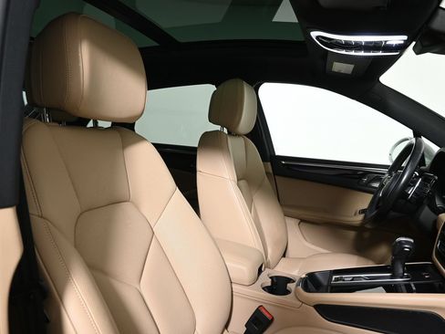 Used 2023 Porsche Macan AWD/4WD image 40