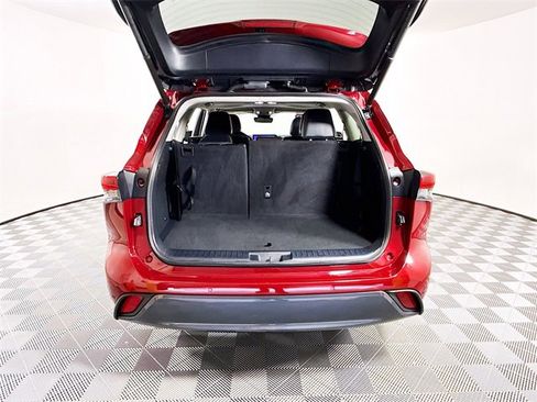 Used 2023 Toyota Highlander Limited image 34