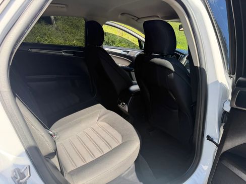 Used 2019 Ford Fusion SE image 16