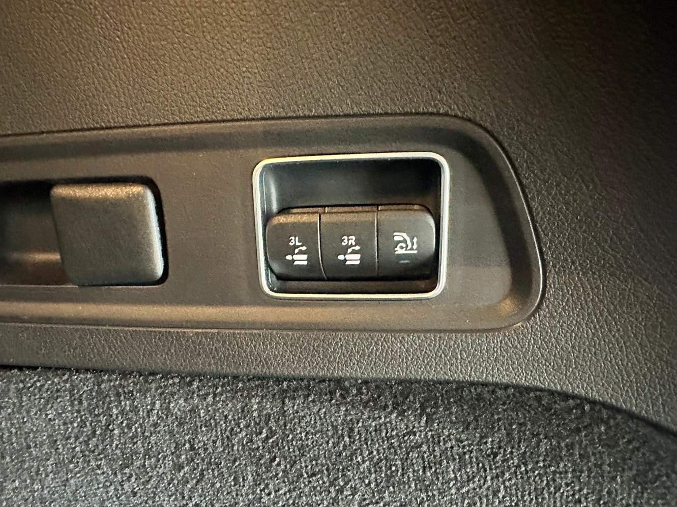 Certified 2025 Mercedes-Benz GLS 450 4MATIC image 40