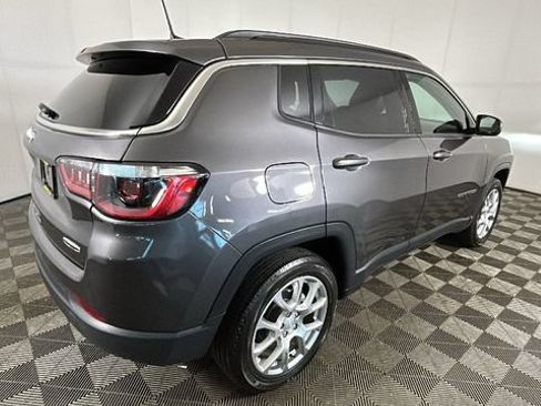 Used 2023 Jeep Compass Latitude AWD/4WD image 2