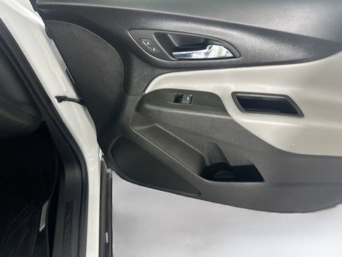 Used 2022 Chevrolet Equinox LS w/ LS Convenience Package image 30