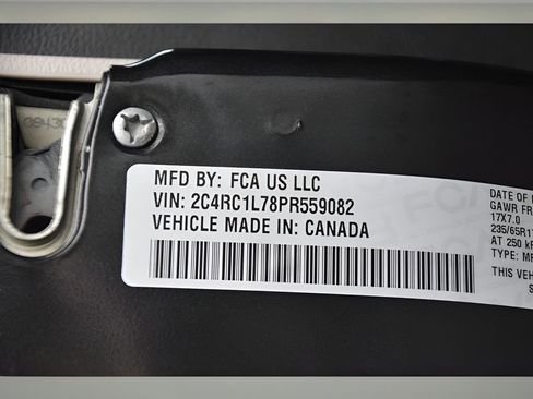 Used 2023 Chrysler Pacifica Touring-L image 24