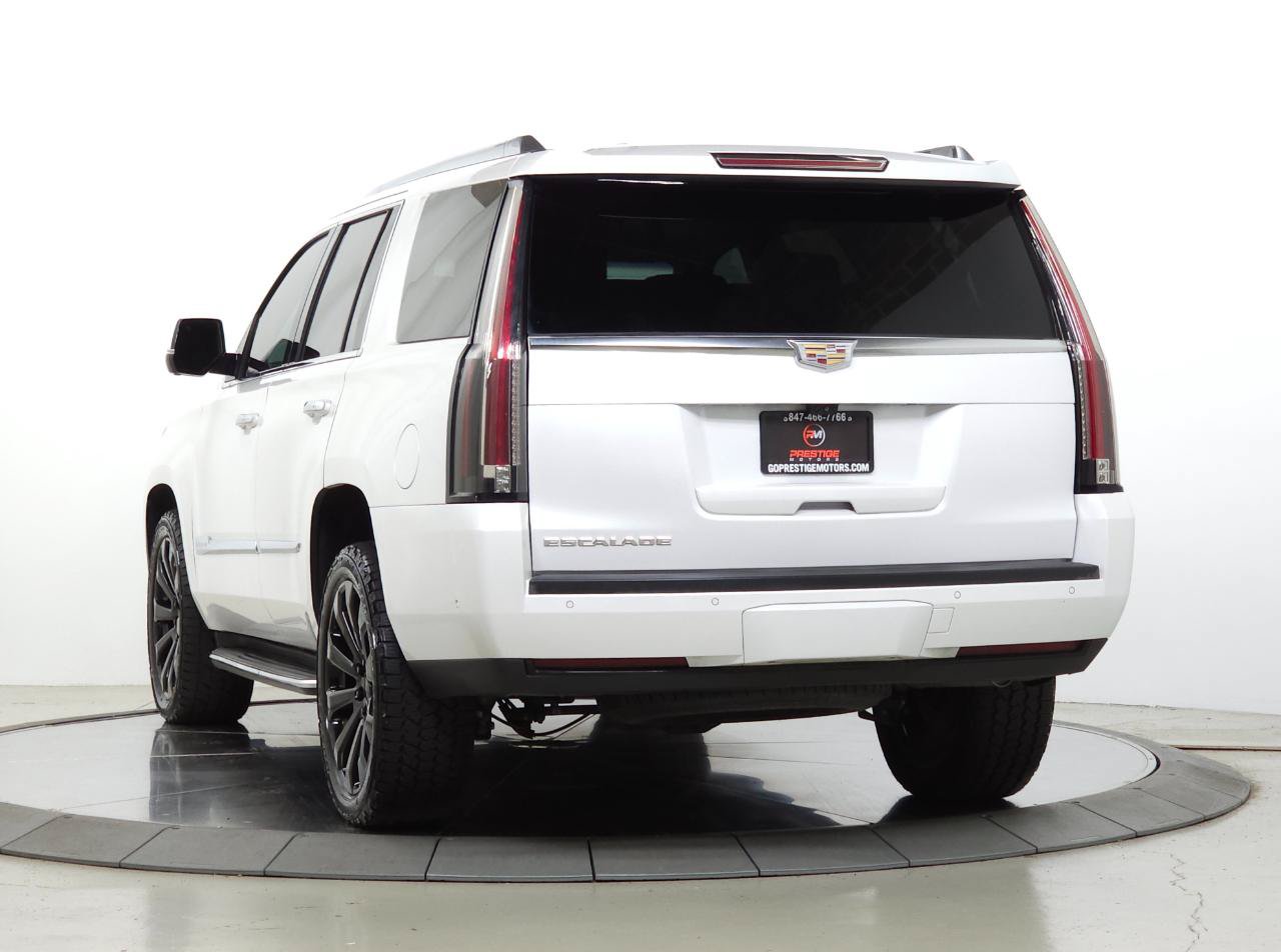 Used 2017 Cadillac Escalade Luxury AWD/4WD image 4
