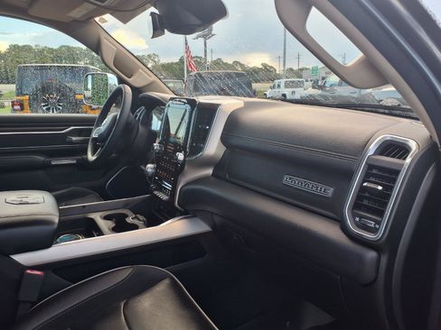 Used 2019 RAM 1500 Laramie AWD/4WD image 10
