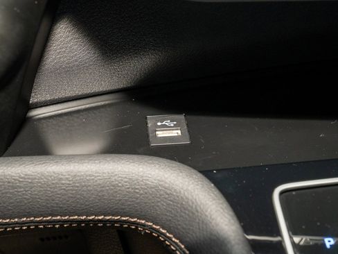 Certified 2025 Toyota Sienna Limited image 11