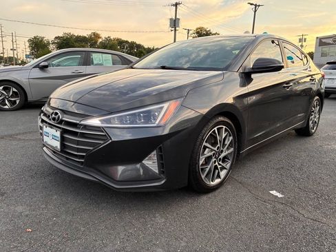 Used 2020 Hyundai Elantra Limited FWD image 3